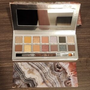 Sigma Beauty Cool Neutrals Eyeshadow Palette with Brush NEW